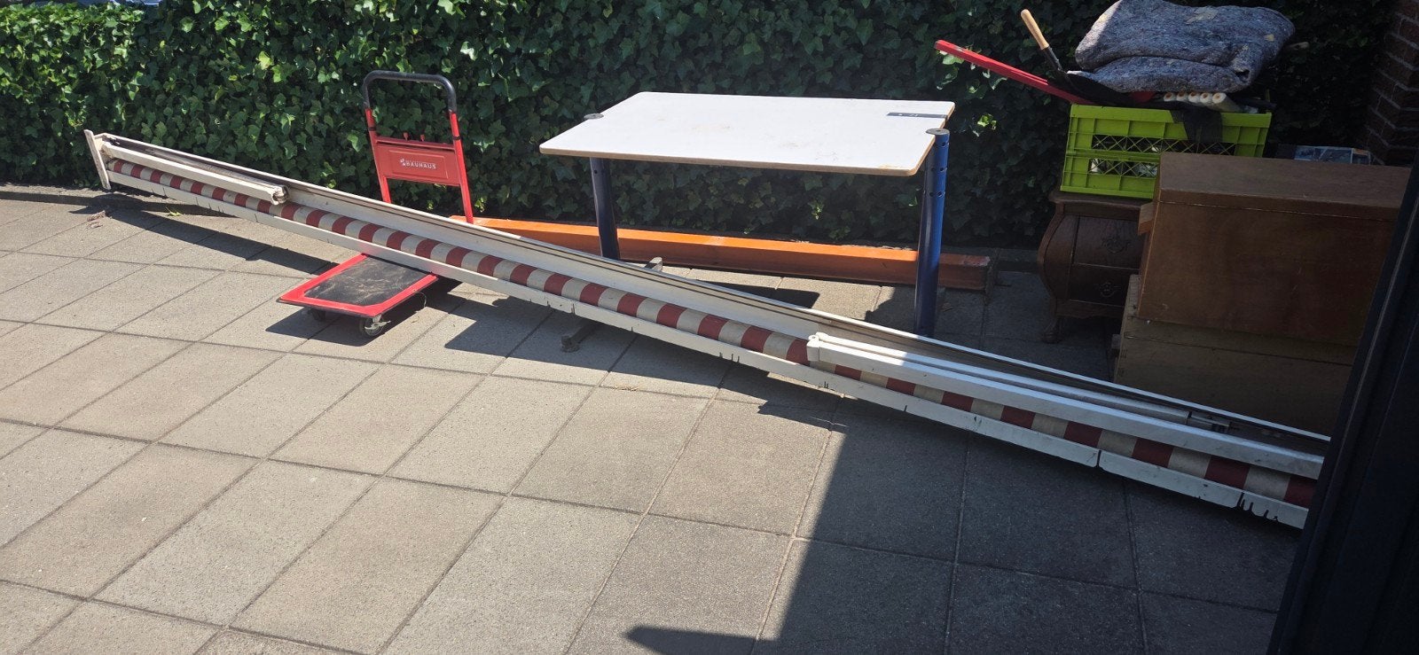 Zonnescherm rood/wit, handmatig, 5.50m breed, Tuin en Terras, Zonneschermen, Ophalen, Gebruikt, Overige typen, 450 cm of meer