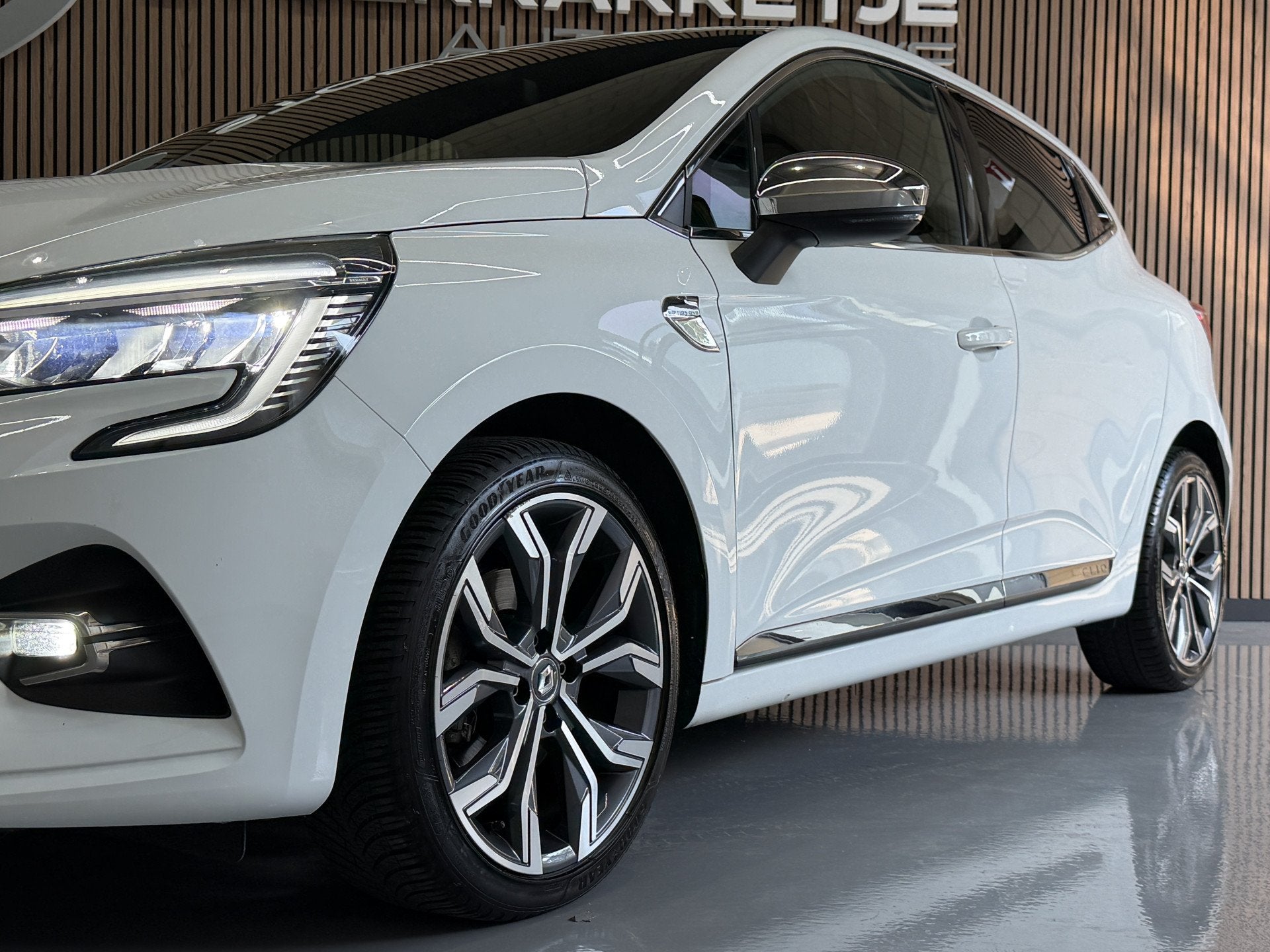 Renault Clio 1.3 TCe 130pk Edition One | Groot navi | Stoel&, 15 km/l, Gebruikt, Zwart, 4 cilinders