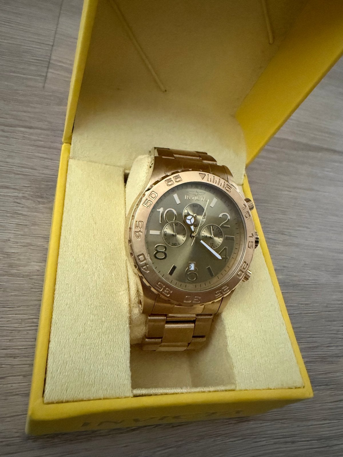 Invicta Specialty Herenhorloge Goudkleurig NIEUWSTAAT, Overige merken, Staal, Polshorloge, Ophalen of Verzenden