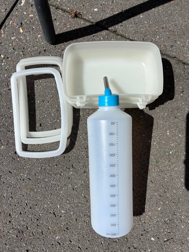Reisbakjes met waterfles voor transportbench, Ophalen, Zo goed als nieuw