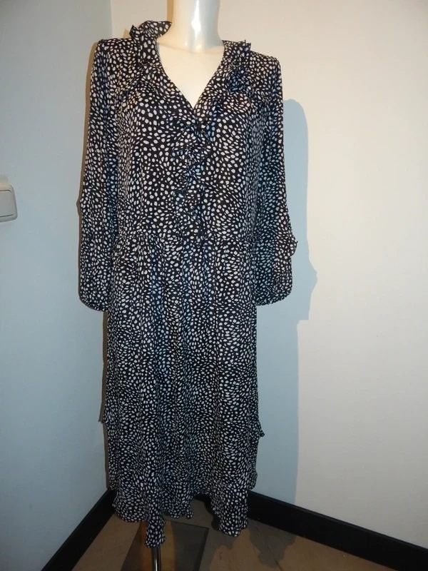 Marccain mooie zwart wit jurk ruches koortjes taille N4/40