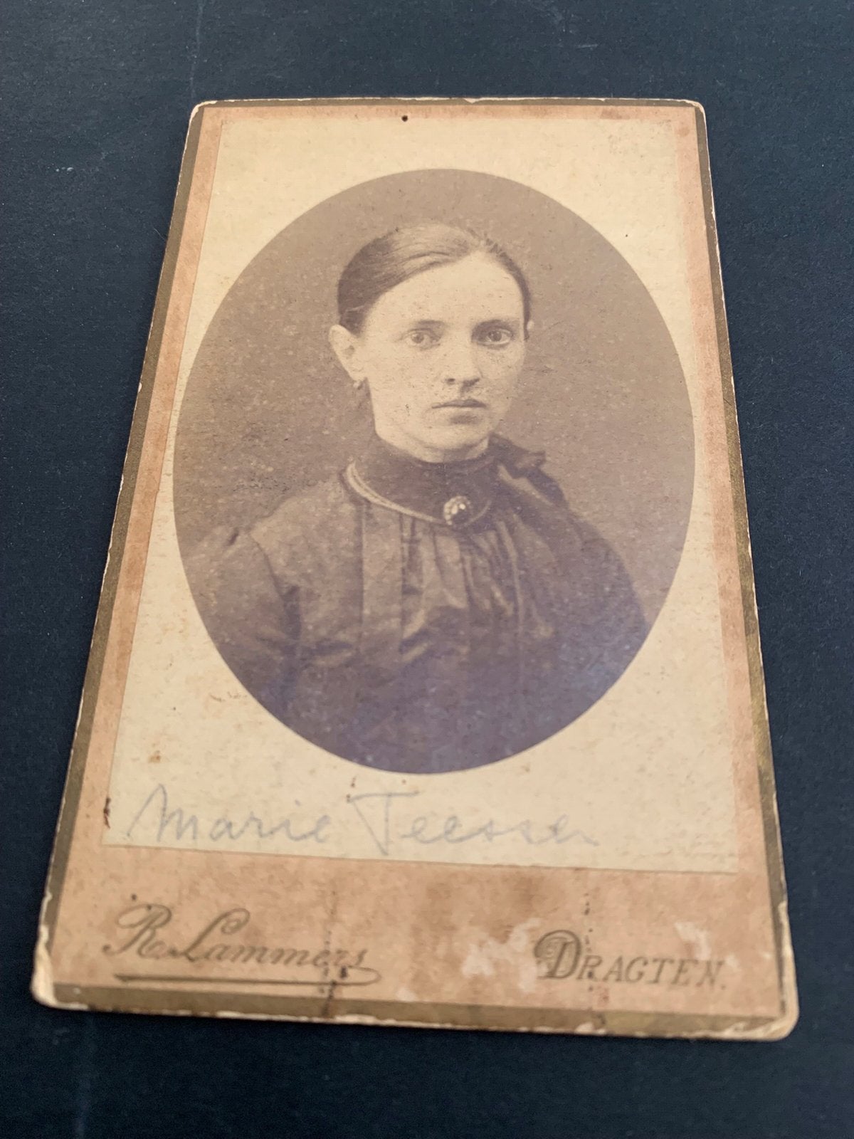 cdv carte de visite jongedame Dragten R Lammers Friesland, Verzamelen, Verzenden, Voor 1940, Gebruikt, Foto