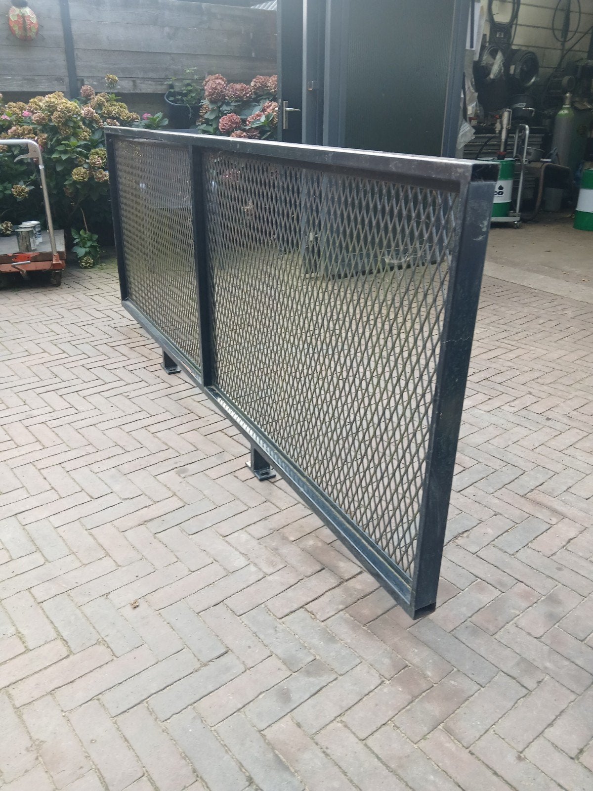 gebruikt hekwerk 1 mtr hoog zwart gepoedercoat koppelbaar, Ophalen, IJzer, Dubbelstaafmat hekwerk