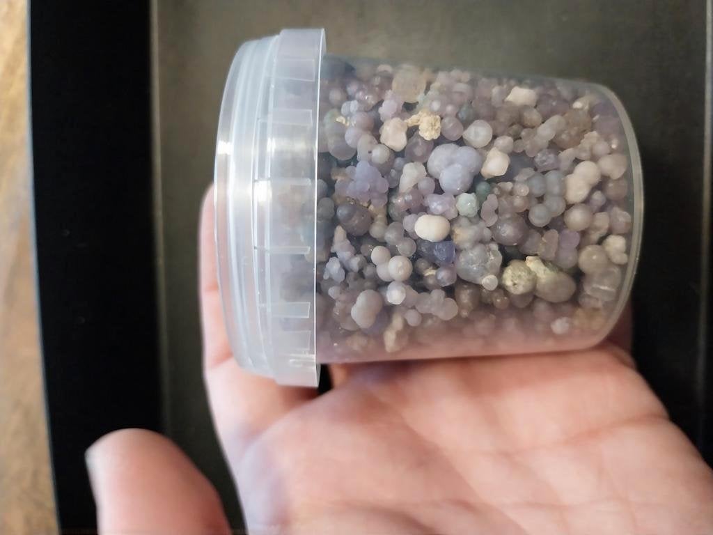 Potje met druiven agaat balletjes., Ophalen of Verzenden, Mineraal
