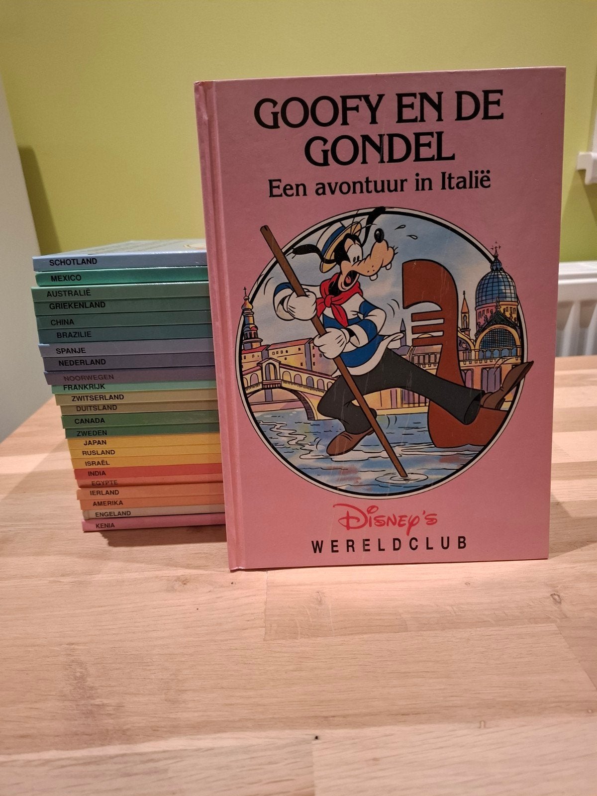 Disney's Wereldclub boeken - 24 stuks, Boeken, Ophalen of Verzenden, Gelezen, Fictie algemeen