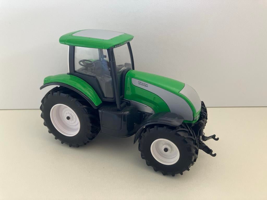 Groene Valtra tractor van Joal schaal 1/32, Ophalen of Verzenden, Zo goed als nieuw, Tractor of Landbouw, Joal