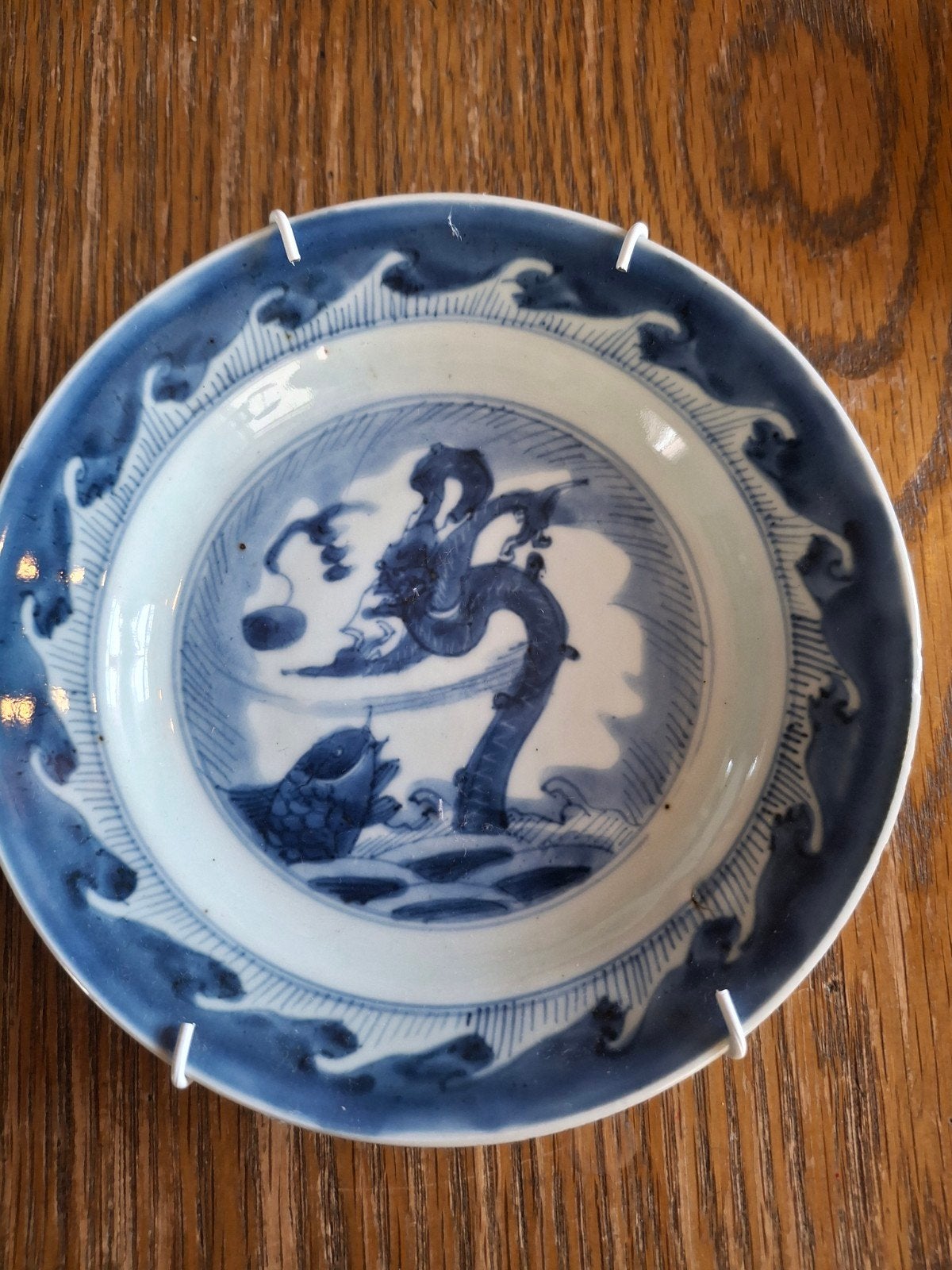 Antiek Chinees porseleinen bordje met draak en vis, Ophalen of Verzenden