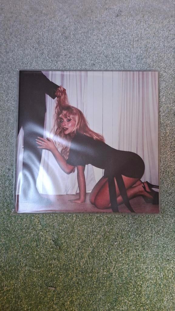 Sabrina Carpenter - Man's Best Friend (Deluxe Edition), Ophalen of Verzenden, 2020 tot heden, Nieuw in verpakking