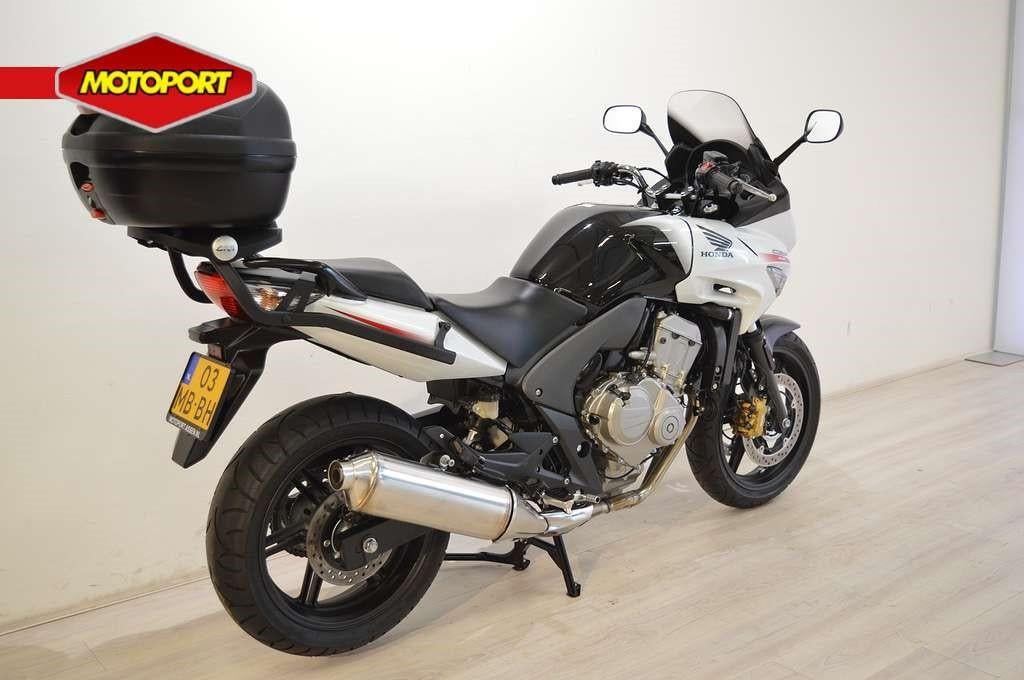 Honda CBF 600 S ABS (bj 2011), Motoren, Motoren | Honda, Wijngaardveld 1
9300  AALST, BE, Bedrijf, Mc.benelux@honda-eu.com, Toermotor