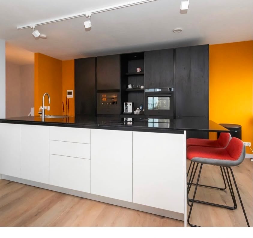 Moderne Keuken met Kookeiland en Inbouwapparatuur, Huis en Inrichting, Keuken | Complete keukens, Ophalen, Gebruikt, Zwart, Graniet of Steen