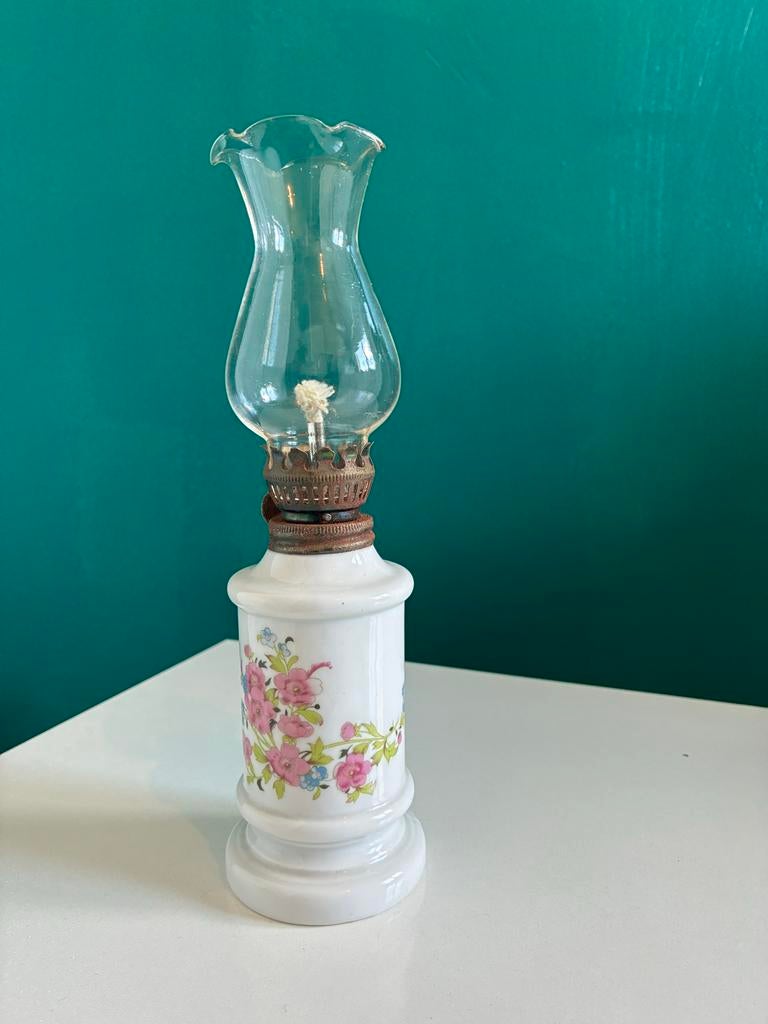 Vintage olielamp met bloemmotief, Huis en Inrichting, Ophalen of Verzenden, Zo goed als nieuw