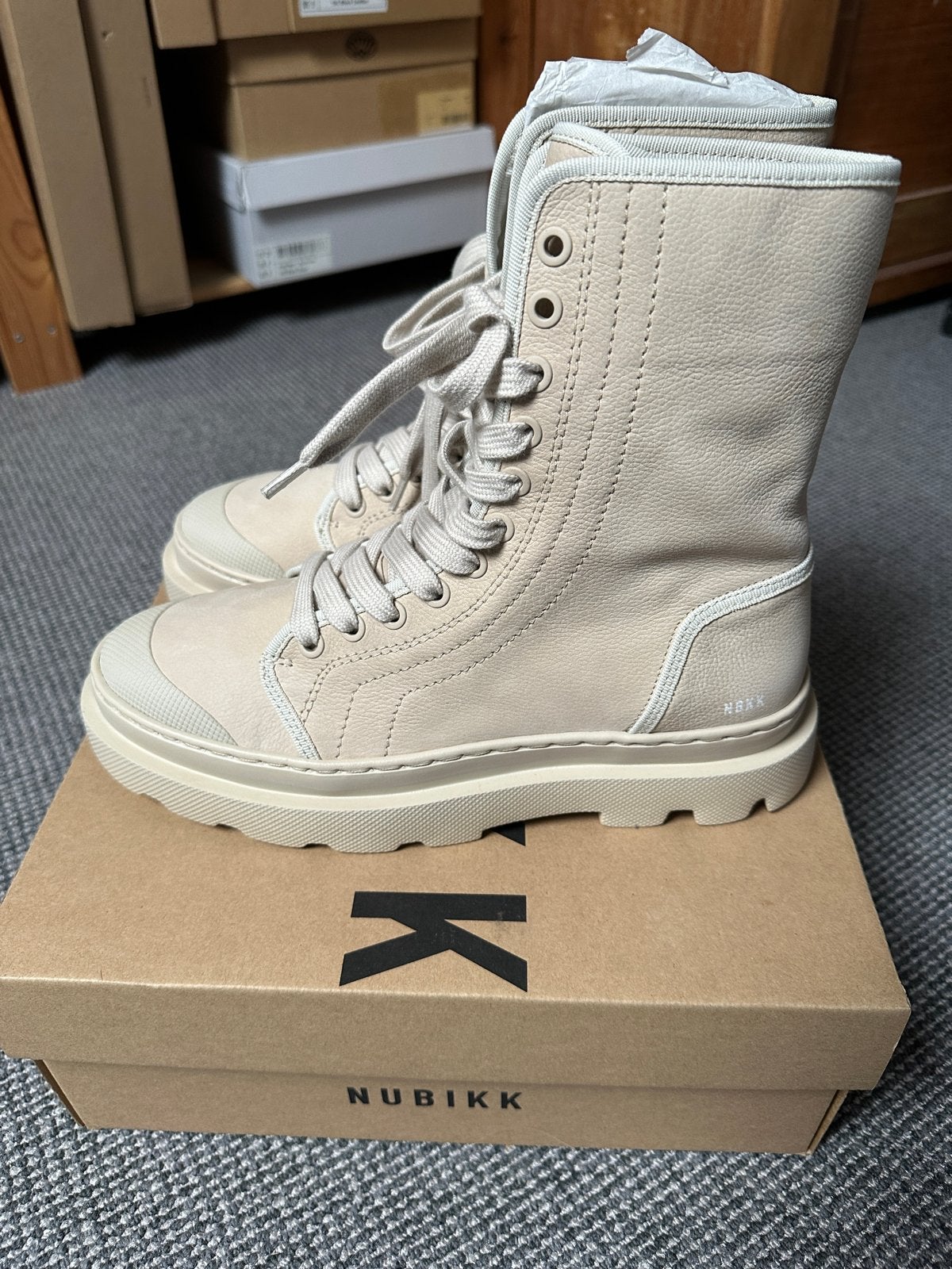 NUBIKK Mila Miley (L) Desert Nubuck Laarzen - EU 39 Nieuw, Hoge laarzen, Beige, Nieuw, Ophalen of Verzenden
