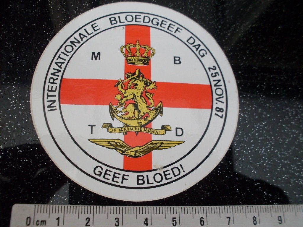 sticker int bloedgeef dag 1987 MBTD geef bloed! embleem logo, Verzenden, Zo goed als nieuw, Bedrijf of Vereniging