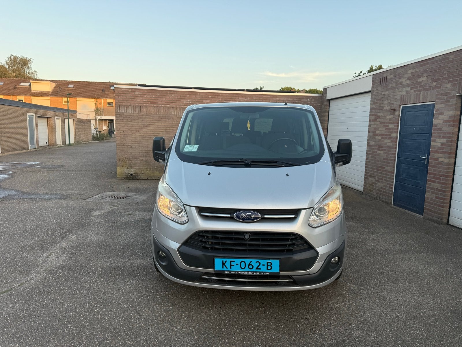 Ford Transit 2.0 D 77KW Kombi 2016 Grijs / Taxi klaar !, Voorwielaandrijving, Stof, 1995 cc, Euro 6