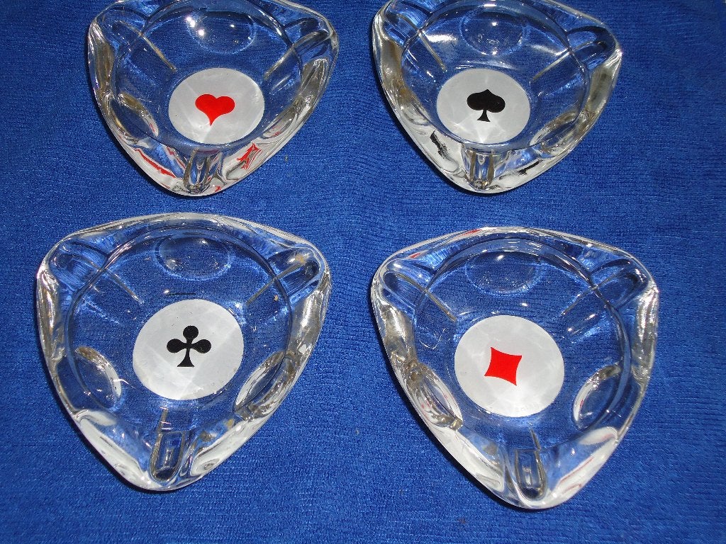 4 glazen kaartasbakjes ruiten , harten, schoppen en klaveren, Huis en Inrichting, Ophalen of Verzenden, Zo goed als nieuw, Glas