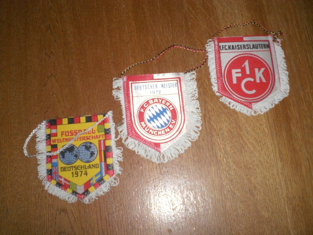 3 vintage Duitse voetbalvaantjes  WM 74  Bayern  1FCK, Ophalen of Verzenden, Zo goed als nieuw, Buitenlandse clubs, Shirt