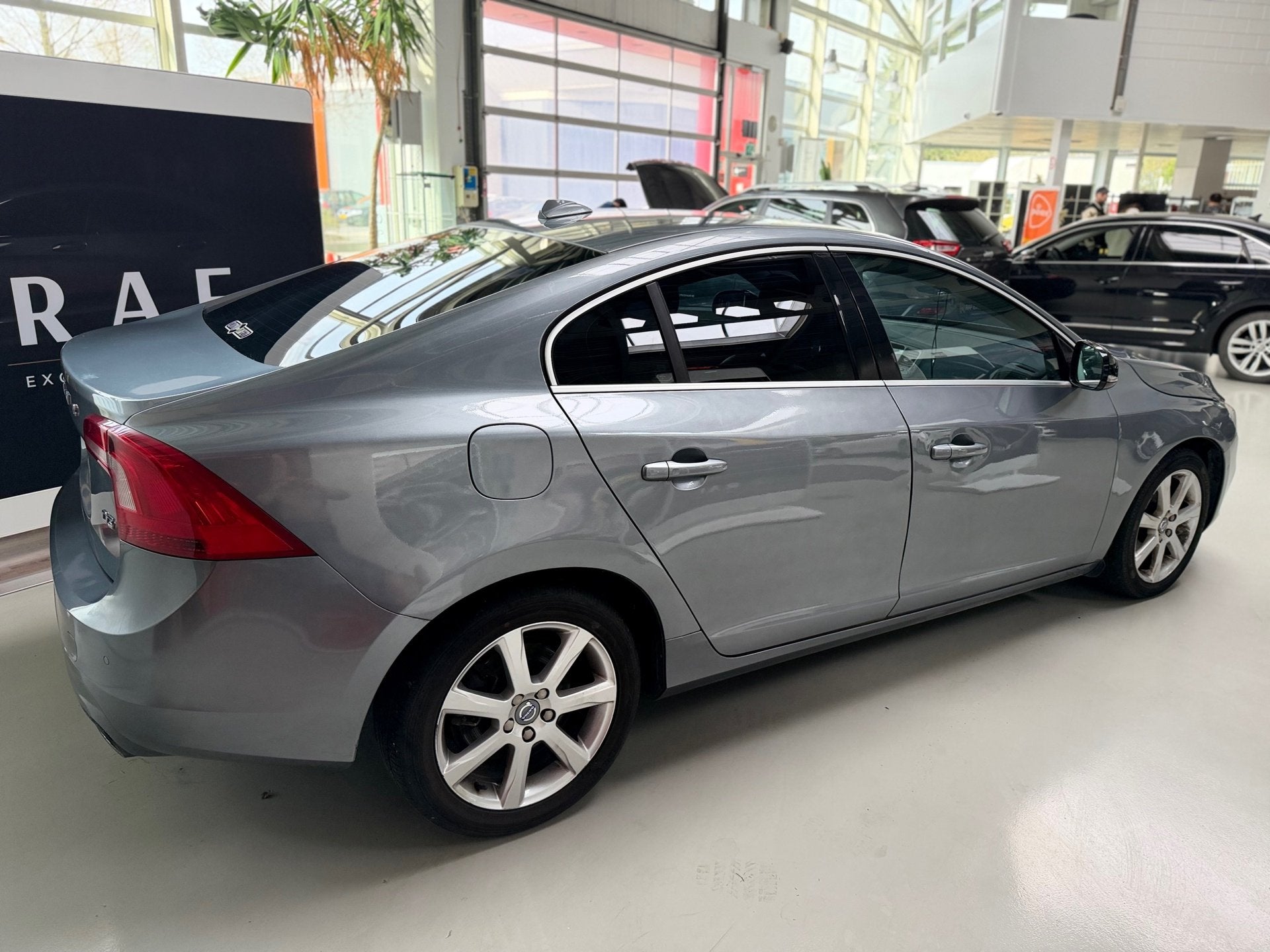 Volvo S60 2.0 D3 SummumAutomaat,Kanteldak,Cruise,Leer., Auto's, Volvo, Dealer onderhouden, Gebruikt, Zwart, S60