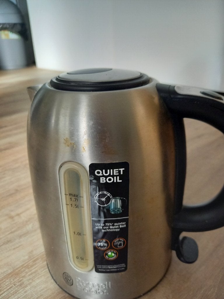 Waterkoker Russel Hobbs Quiet Boil, 1 tot 2 liter, Ophalen, Gebruikt, Rvs