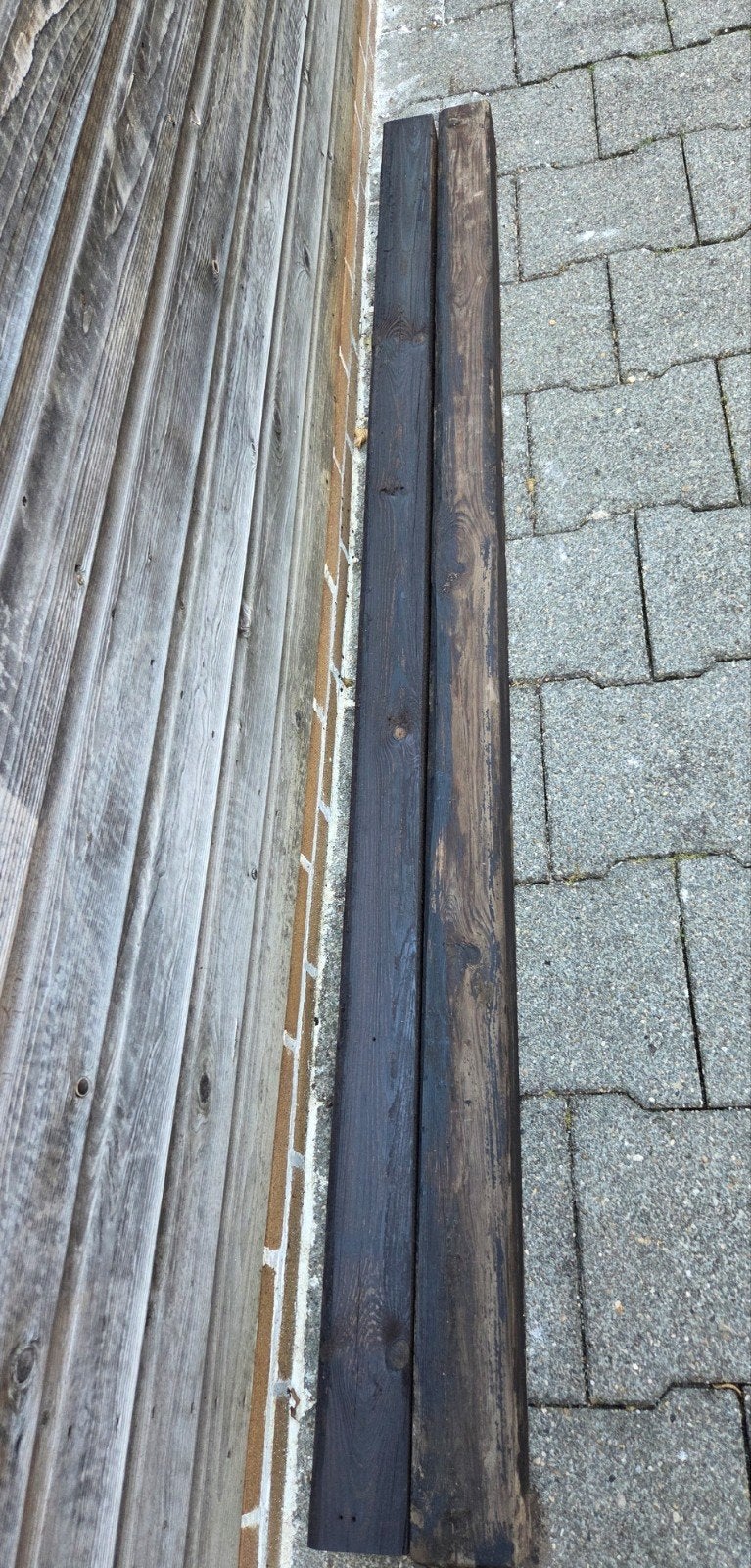 Gratis twee (hard) houten balken (geïmpregneerd met teer), Ophalen, Gebruikt, Hardhout, 180 tot 250 cm