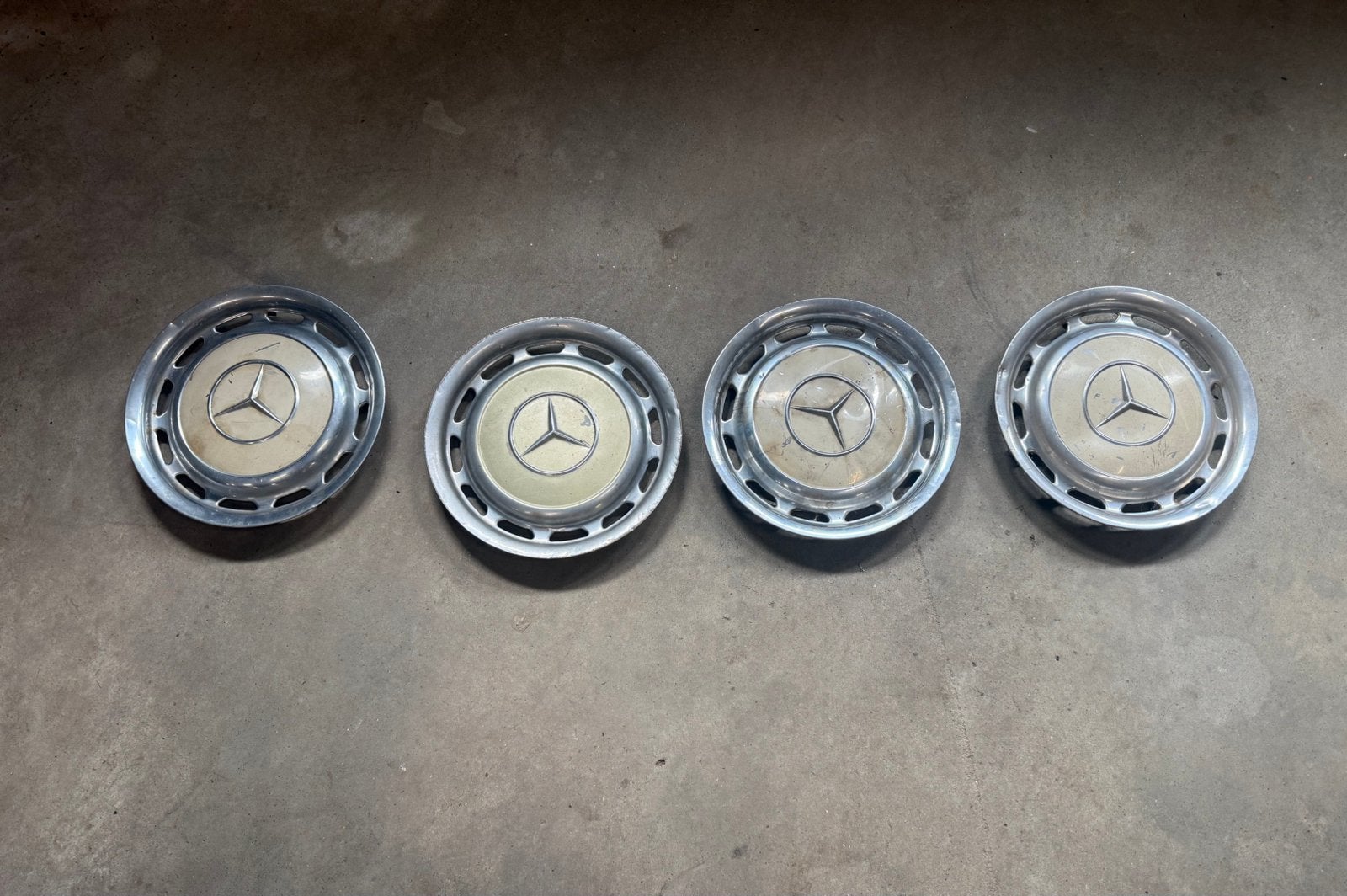 4 x Mercedes wieldoppen, Auto diversen, Ophalen, Gebruikt