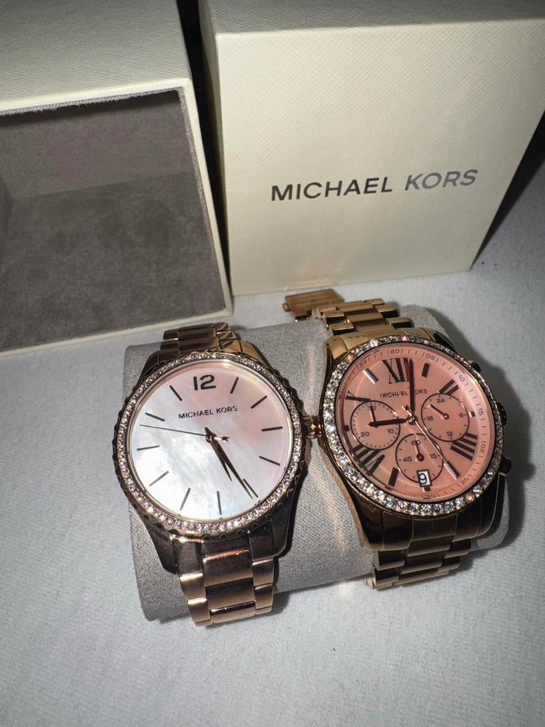 2 Michael Kors horloges: nieuw en zo goed als nieuw! €170, Ophalen, Zo goed als nieuw, Zwart