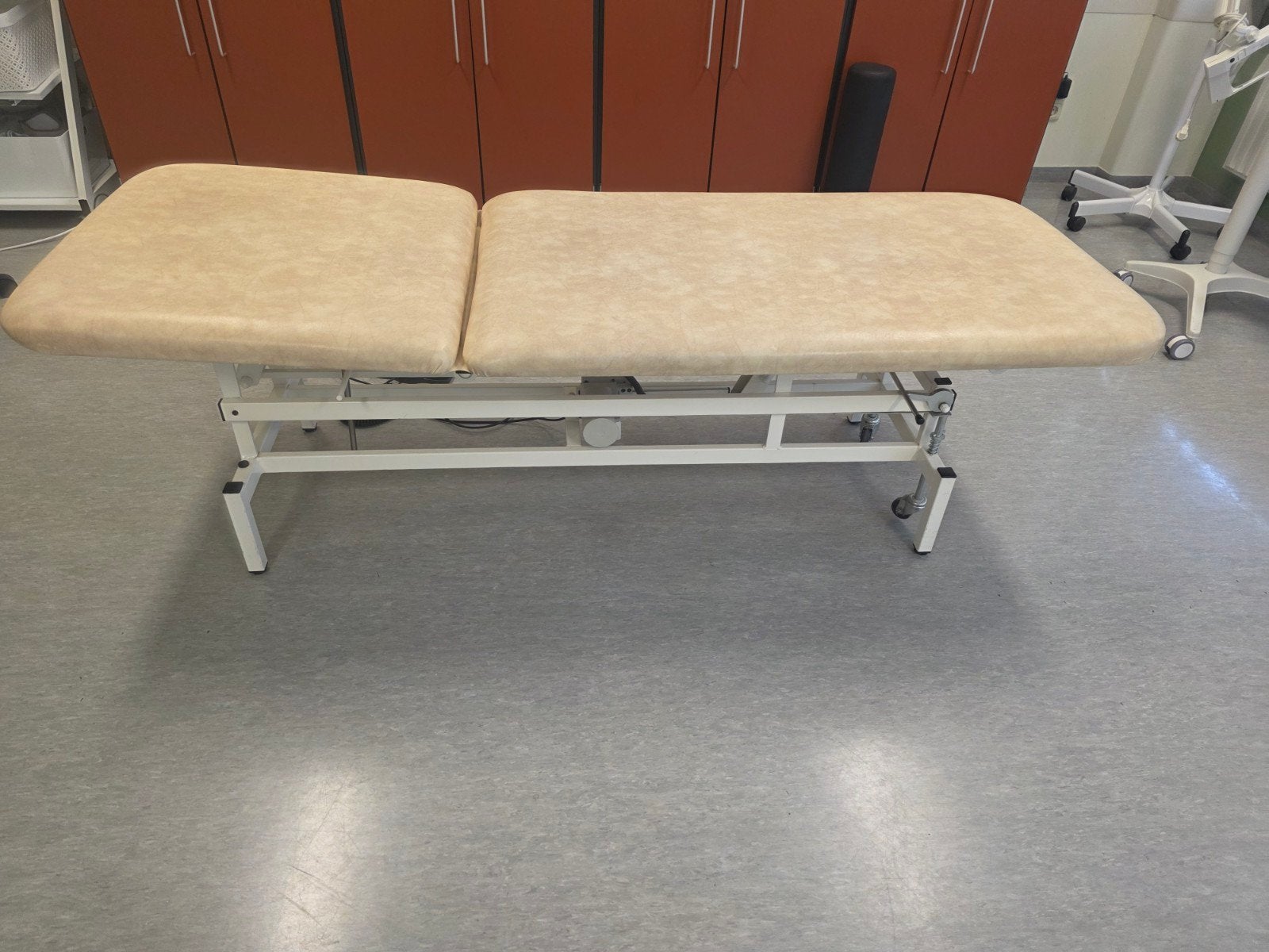 Behandelbank hoog laag electrisch, Ophalen, Gebruikt, Massagetafel