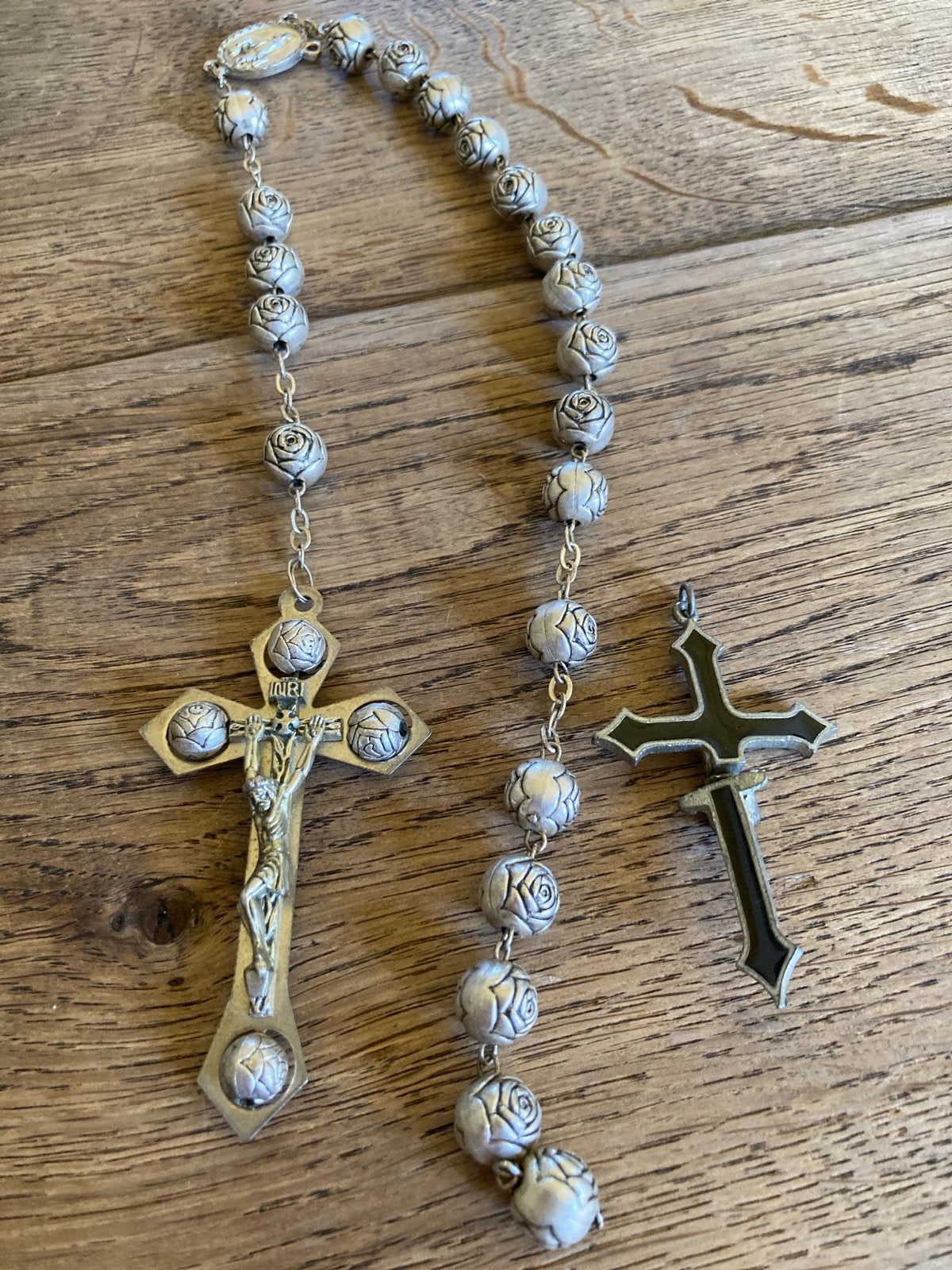 Gothic kruis oorbel en kruis armband met bloemkralen, Gebruikt, Ophalen of Verzenden, Zilver, Overige materialen