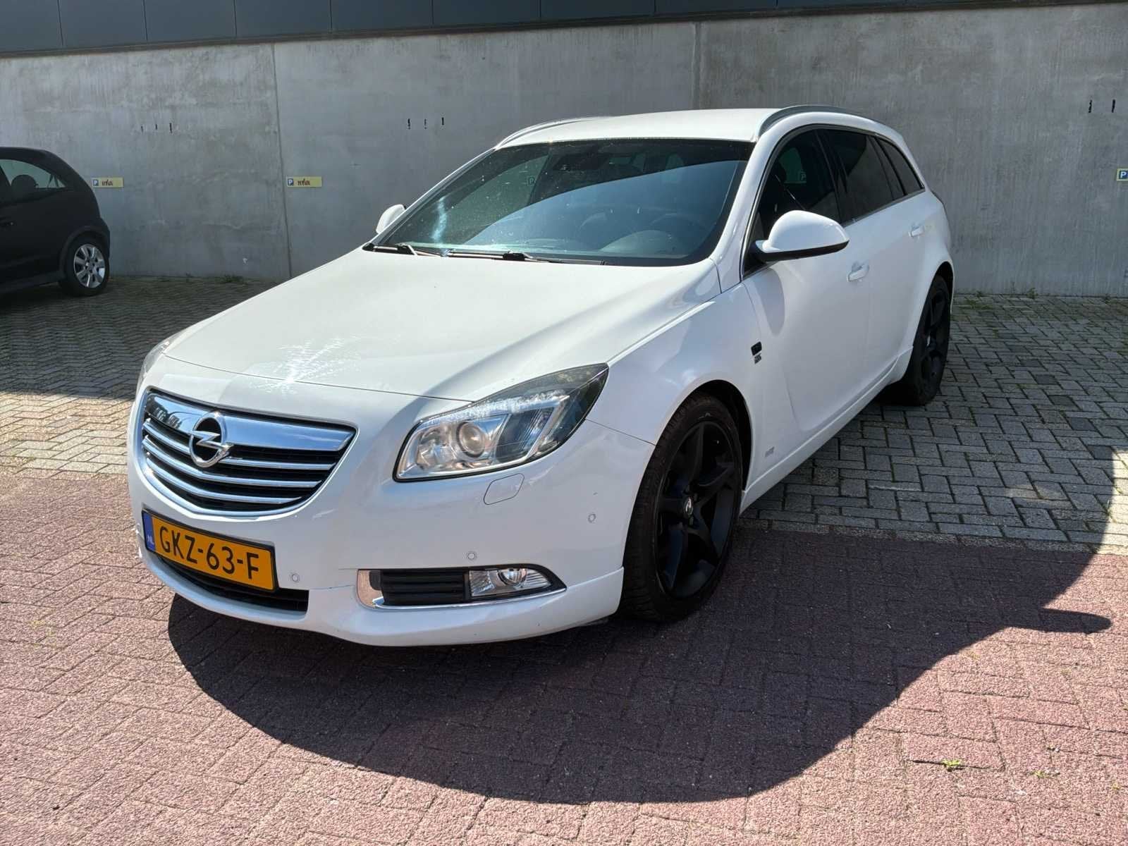 2012 Opel Insignia Sports Tourer 2.0 T Cosmo Personenauto, Auto's, Opel, Euro 5, Gebruikt, Wit, 1701 kg