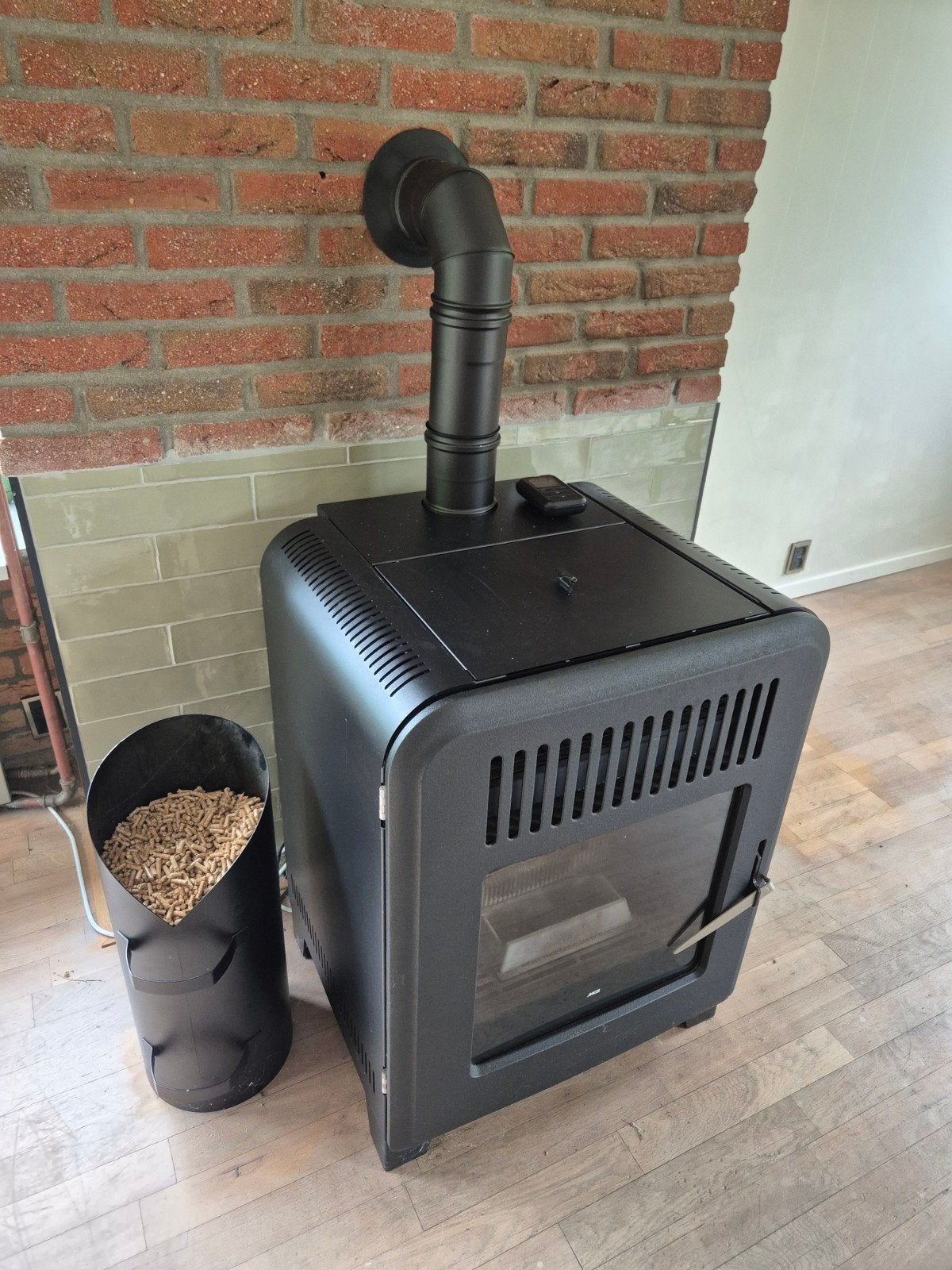 MCZ Cute pelletkachel 8kw - Zwart, zo goed als nieuw, Ophalen, Zo goed als nieuw, Vrijstaande haard, Houthaard