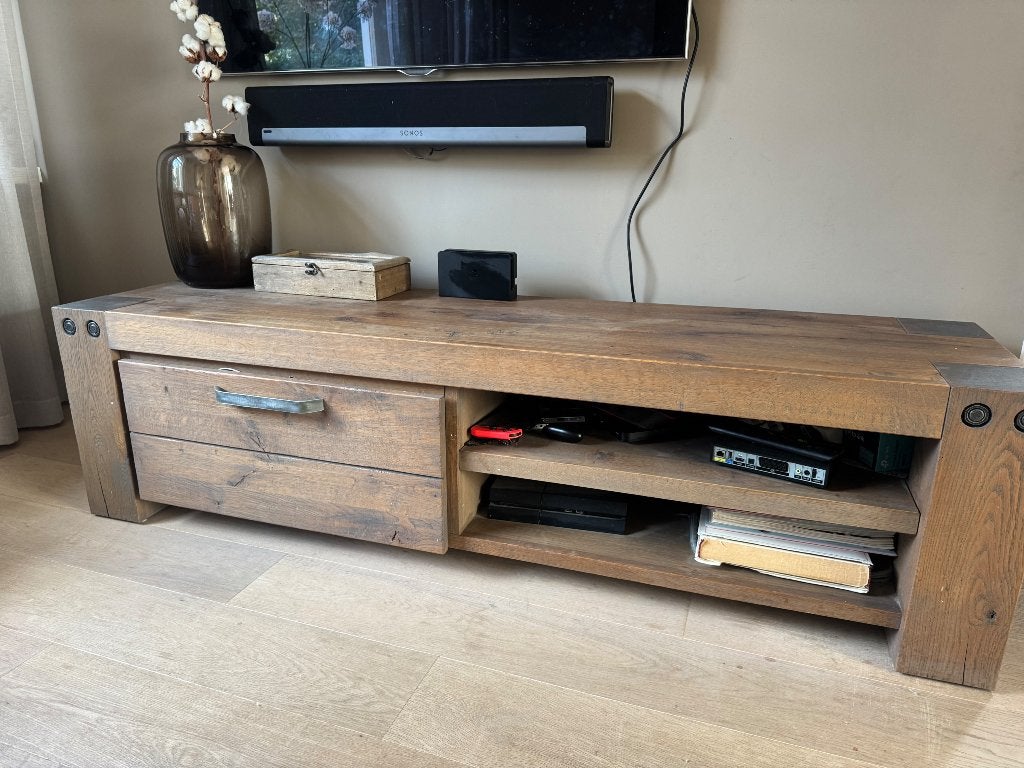 Tv meubel, Huis en Inrichting, Ophalen, 150 tot 200 cm, Robuust stoer, Zo goed als nieuw
