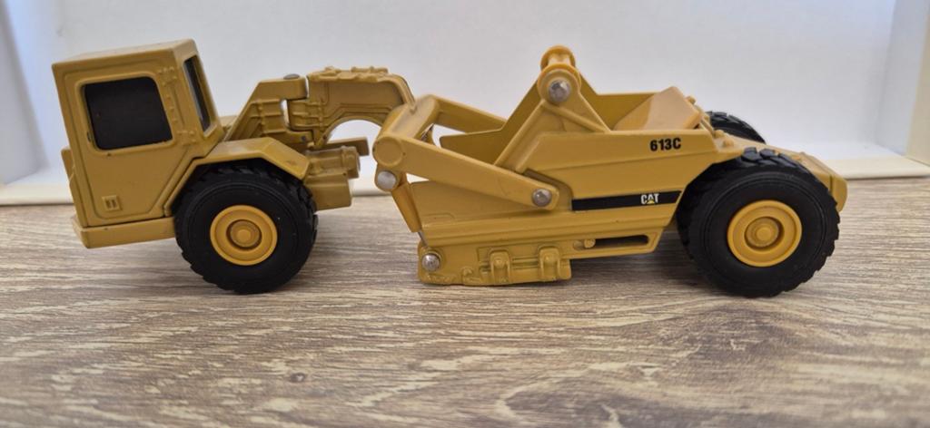 Caterpillar 613C Scraper, Ophalen of Verzenden, Gebruikt, Groter dan 1:32, Overige merken