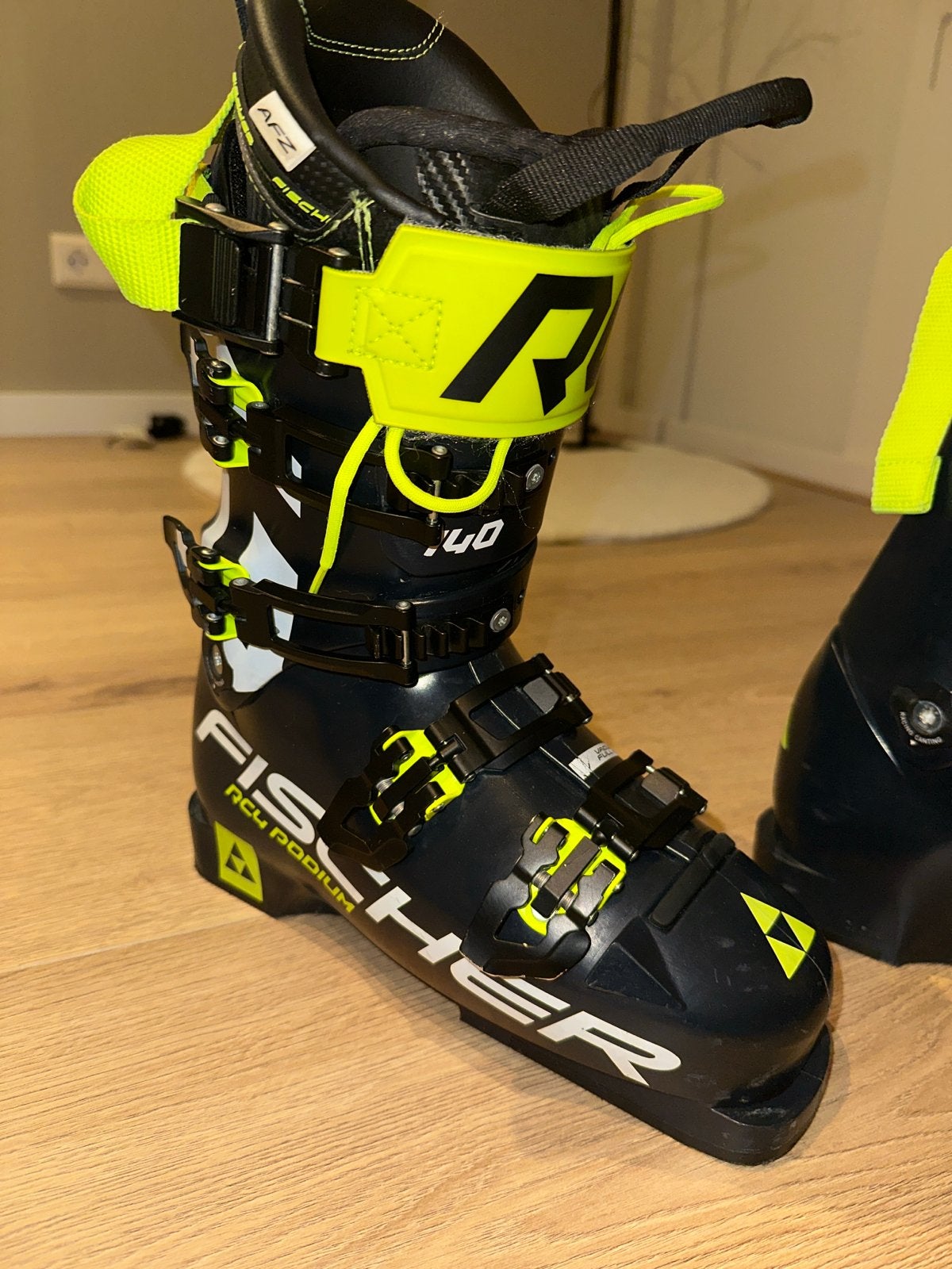 Fischer RC4 Podium 140 Flex skischoenen - Mondo 25.5 EU 40, Sport en Fitness, Skiën en Langlaufen, Fischer, 100 tot 140 cm, Schoenen