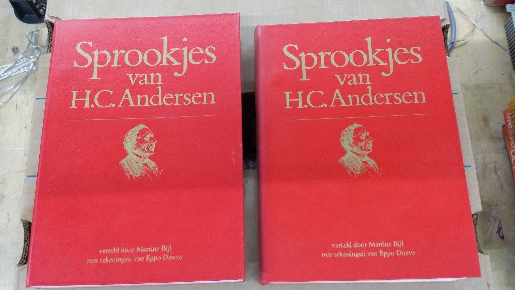 Boek sprookjes van H.C. Andersen deel 1 en 2, Martine Bijl, Ophalen of Verzenden, Gelezen