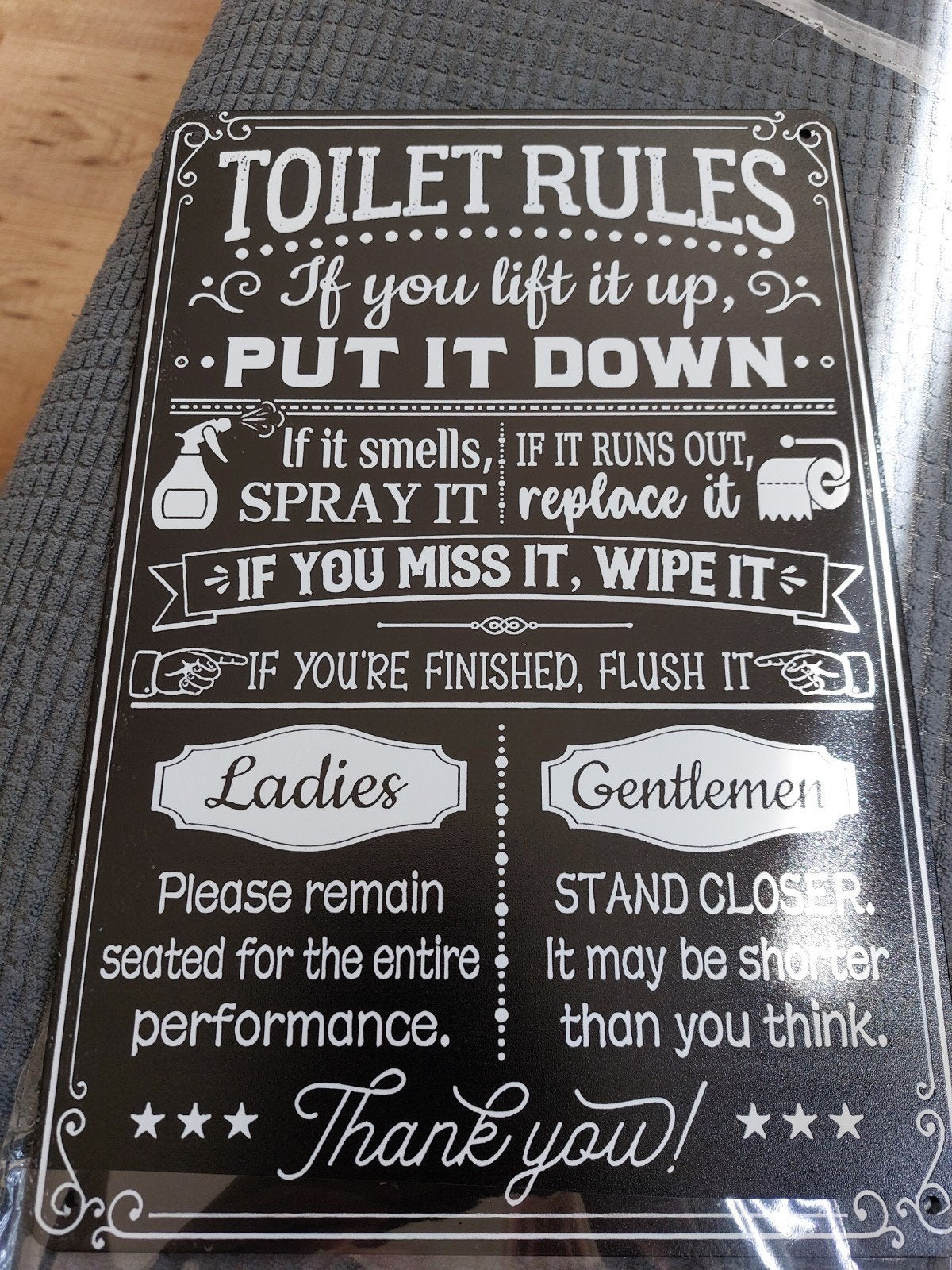 Grappig licht metalen bord met toilet regels - Nieuw, Ophalen of Verzenden, Nieuw, Metaal