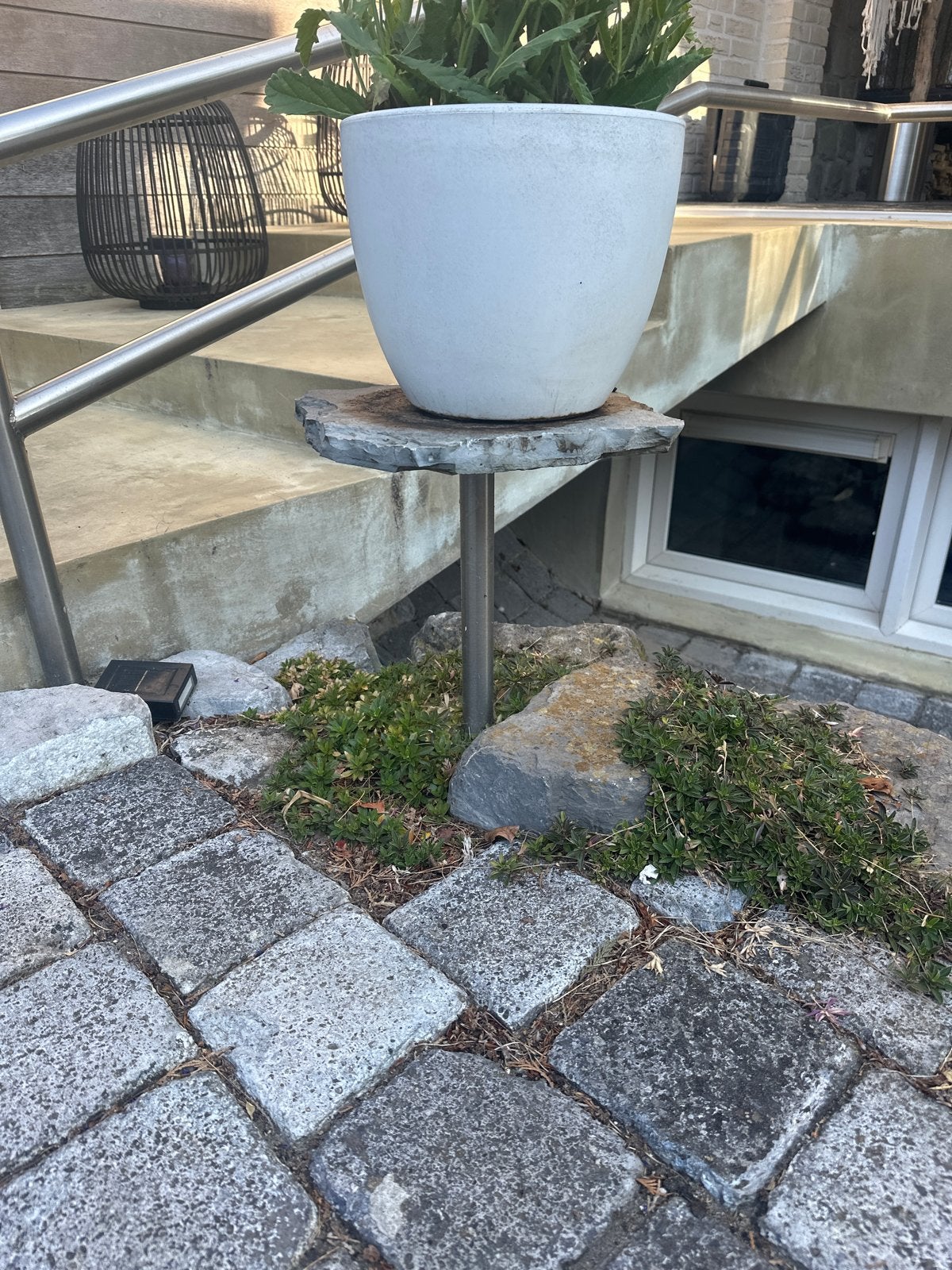 RVS plantenbak/bloempot staander met betonvoet 38 cm hoog, Ophalen, Gebruikt