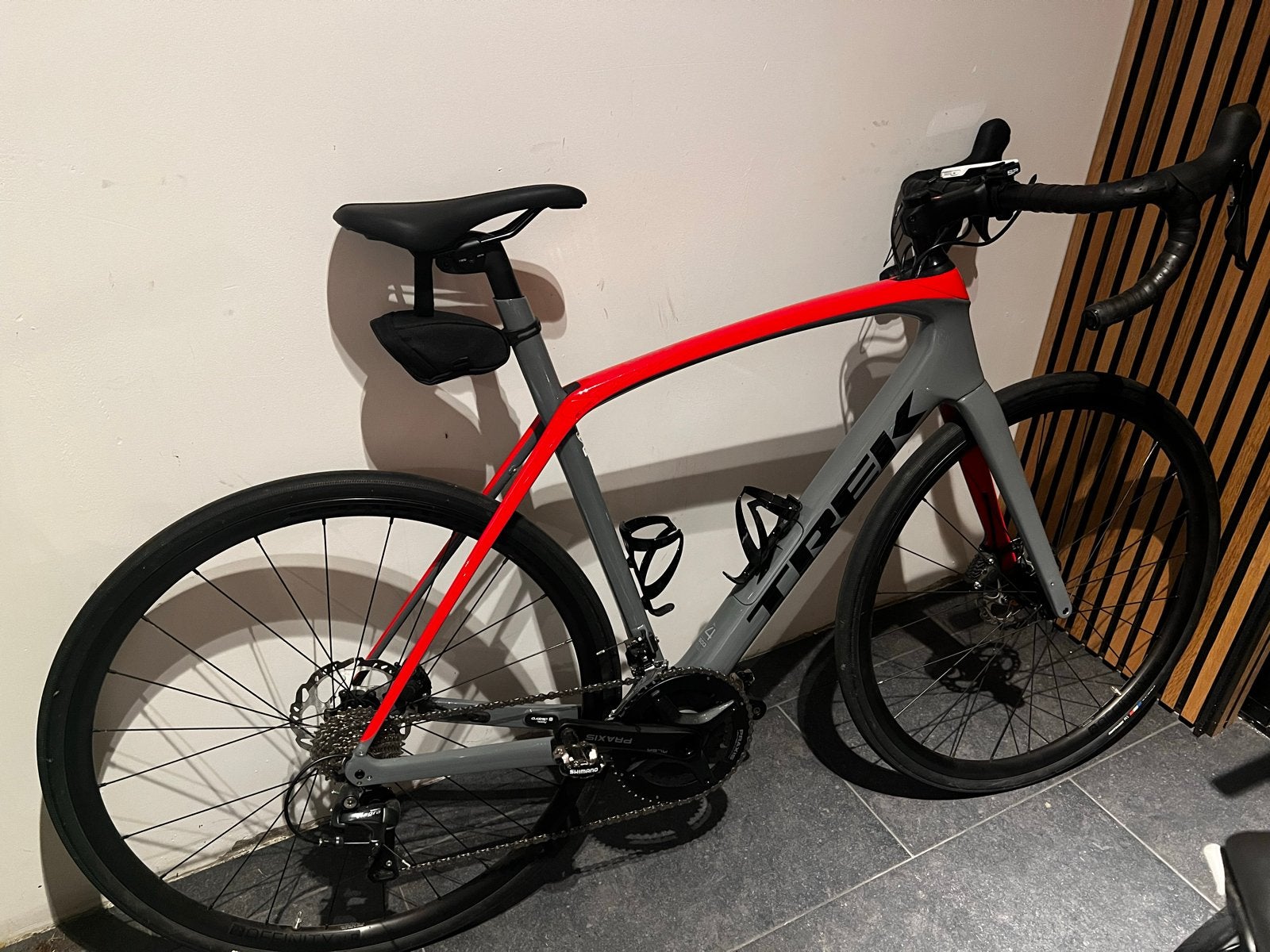 Trek Domane SL 4 Carbon Disc – maat 54 –- Zo goed als nieuw, Ophalen, 28 inch, 10 tot 15 versnellingen, Heren
