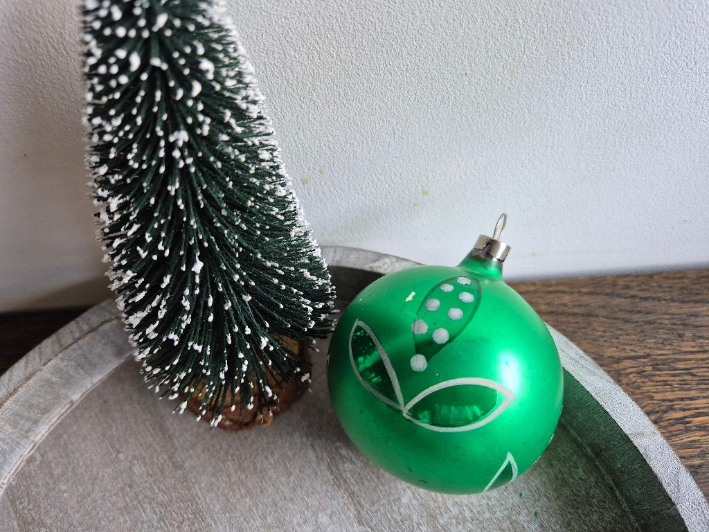 Vintage kerstbal groen met blaadjes 407, Diversen, *, Gebruikt, *, Ophalen of Verzenden