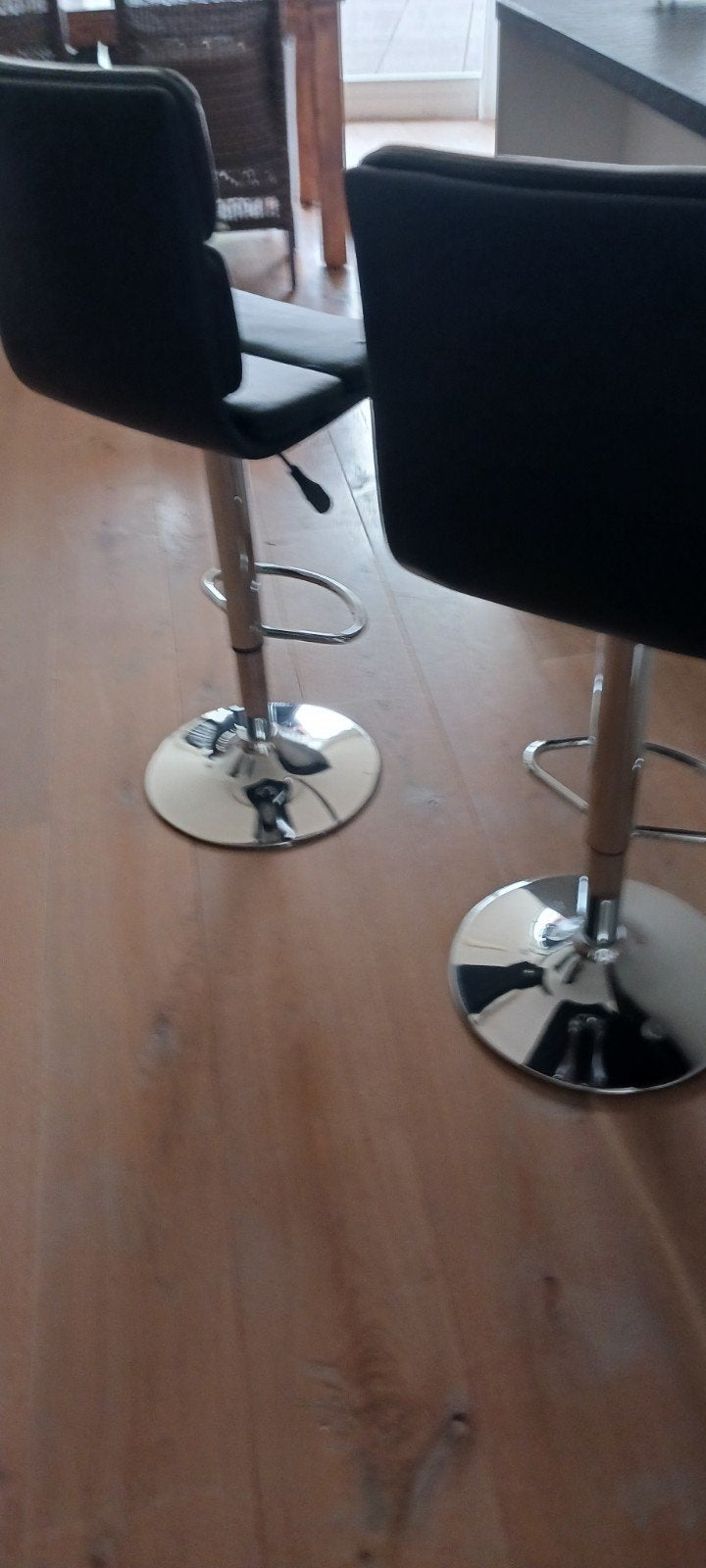 2 barkrukken, Ophalen, Gebruikt, 60 tot 90 cm, Leer