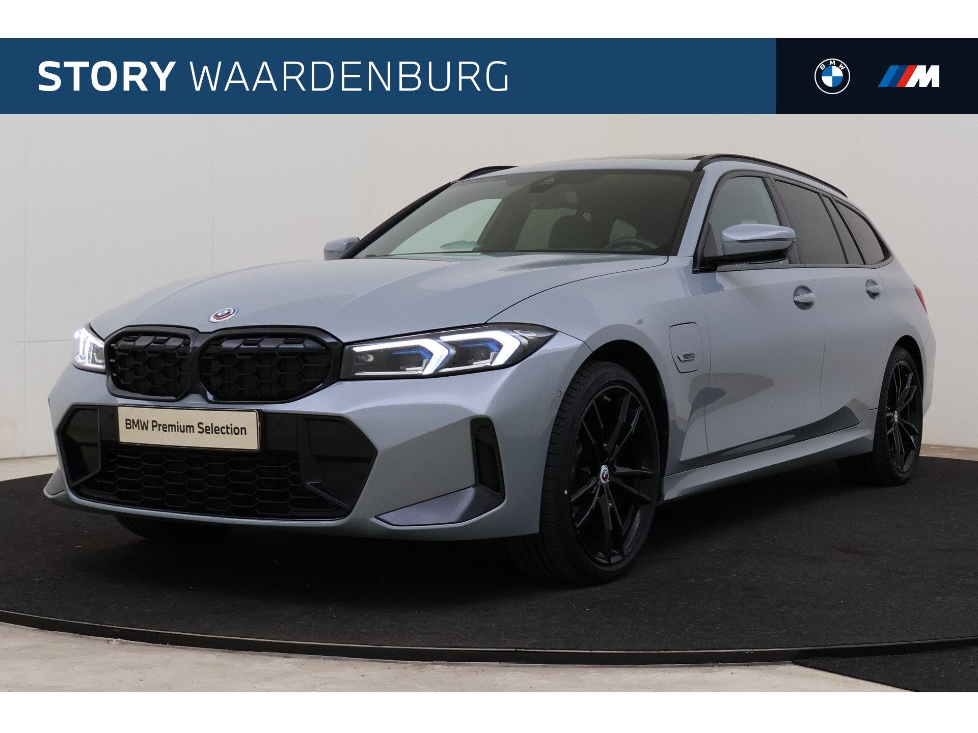 BMW 3 Serie Touring 330e xDrive M Sport Automaat / Panoramad