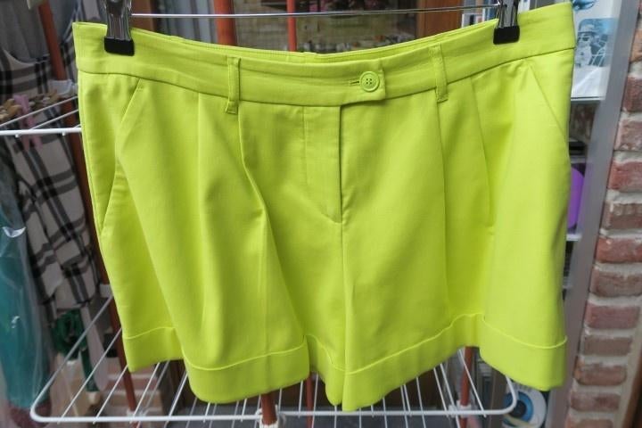 Shortje nieuw felgeel Moschino mt 40-42, Kleding | Dames, Maat 38/40 (M), Kort, Geel, Nieuw