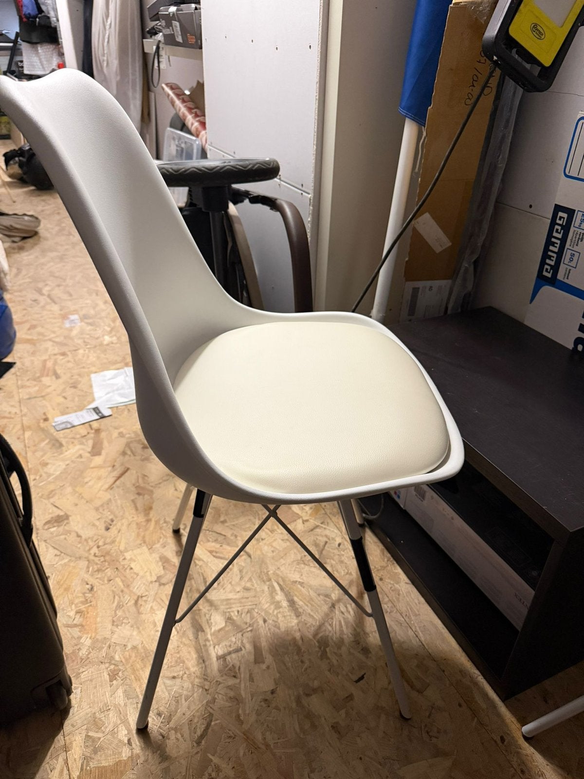 2x witte kuipstoeltjes, Huis en Inrichting, Stoelen, Ophalen, Zo goed als nieuw, Wit, Twee