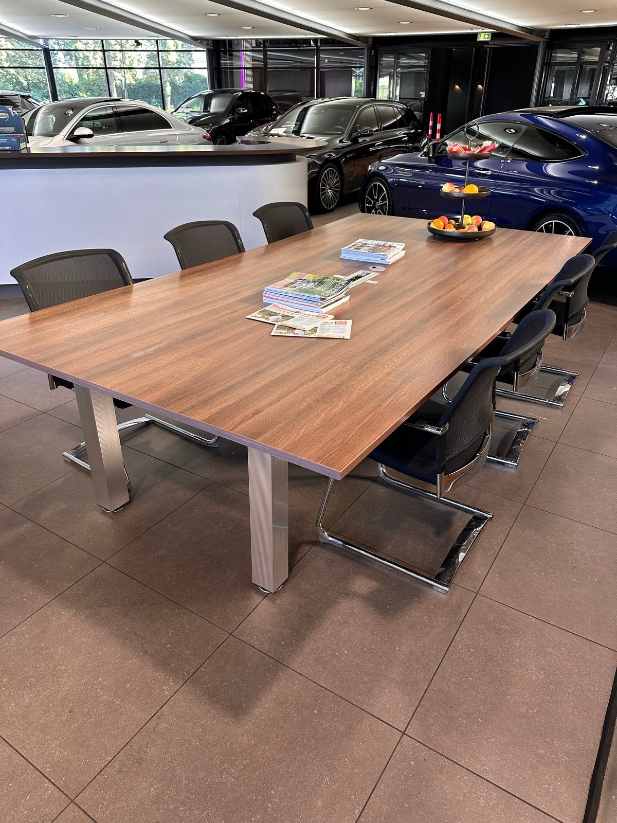 Grote leestafel met 6 stoelen en stroomaansluiting, Vergader- of Presentatieruimte, Ophalen, Gebruikt, Tafel