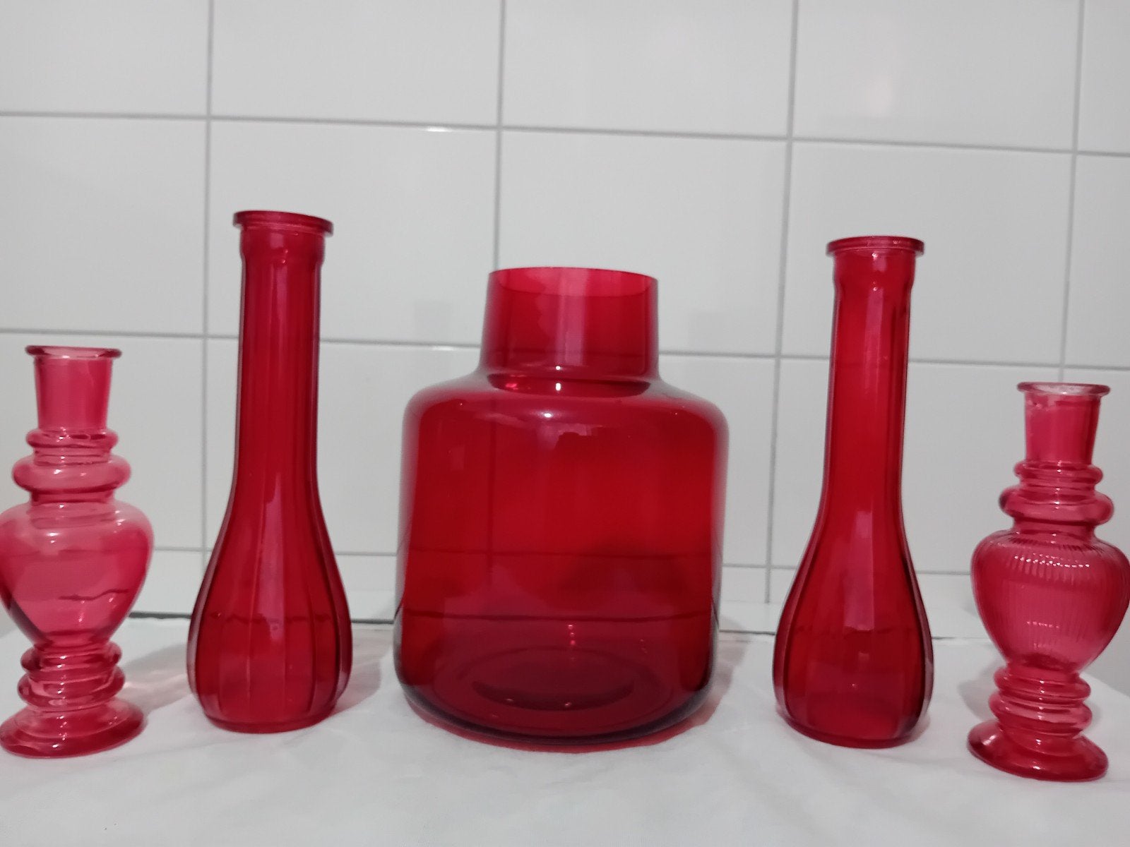 prachtige rode glazen bloemvazen 2 smalle vazen/2 vaasjes, Ophalen, Zo goed als nieuw, Rood, Glas