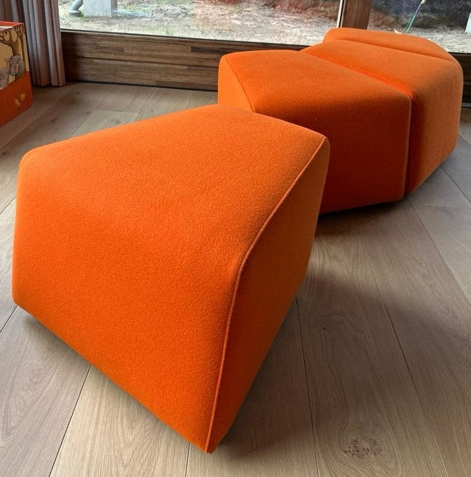 Ahrend poef, oranje, 40-42cm hoog, Minder dan 50 cm, Gebruikt, Ophalen of Verzenden, Stof