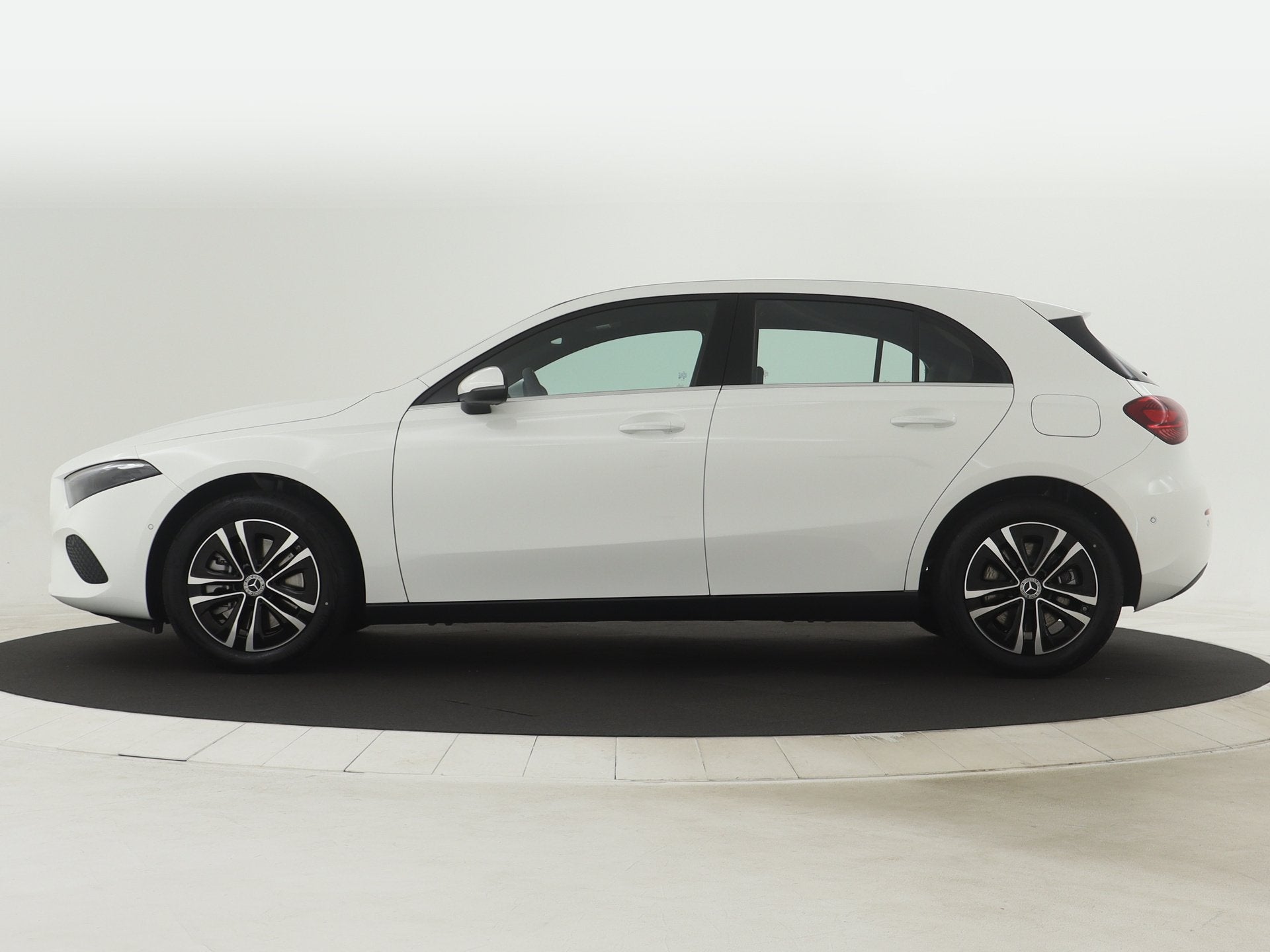 Mercedes-Benz A-Klasse 250 e Star Edition LIMITED | Dodehoek, Auto's, Mercedes-Benz, 12 maanden, Gebruikt, 15 kWh, Leder en Stof