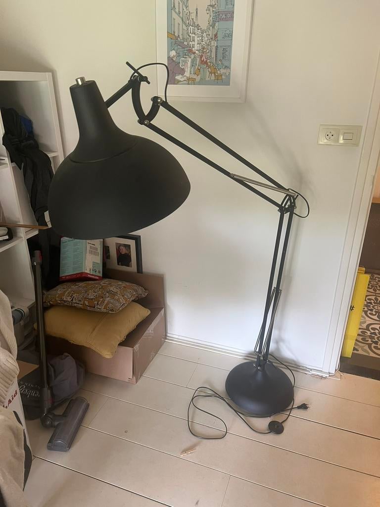 Staande vloerlamp, Huis en Inrichting, Lampen | Vloerlampen, Gebruikt, Ophalen of Verzenden, Metaal, Modern
