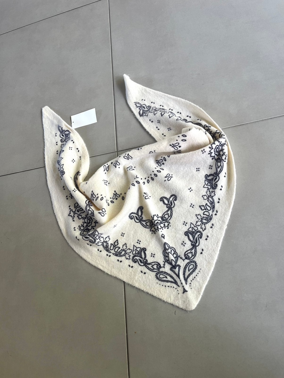 Trendy sjaaltje met print - Nieuw!, Kleding | Dames, Mutsen, Sjaals en Handschoenen, Ophalen of Verzenden, Nieuw, Sjaal