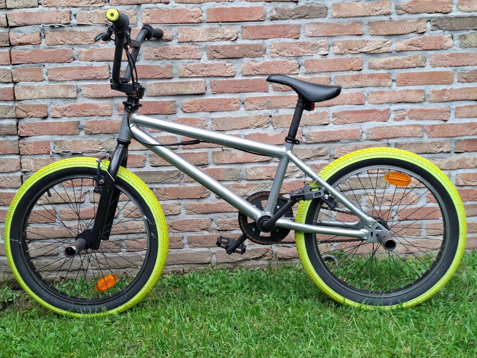 BMX fiets met opvallende neon gele banden, Ophalen, Gebruikt, Staal, 20 tot 24 inch