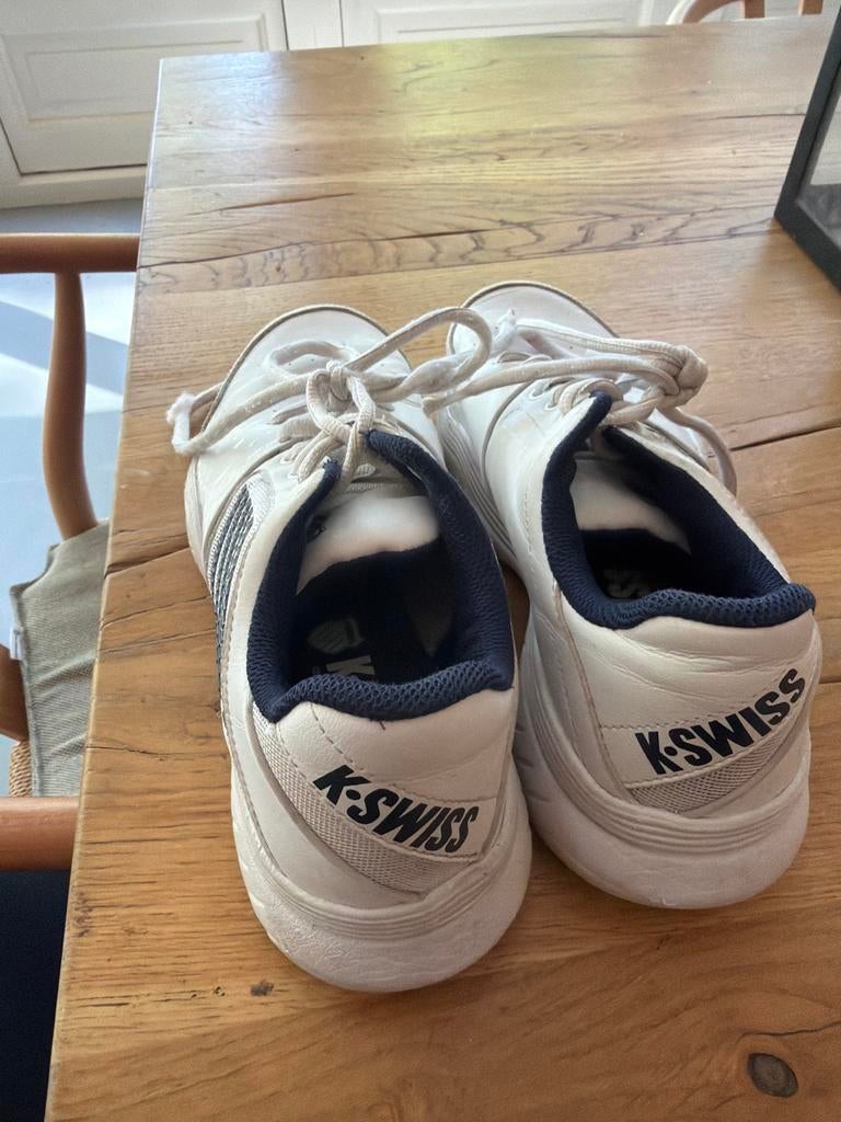 K-Swiss heren zaal tennisschoenen maat 42.5, Kleding | Heren, Schoenen, Ophalen of Verzenden, Gedragen, Wit, Sneakers of Gympen