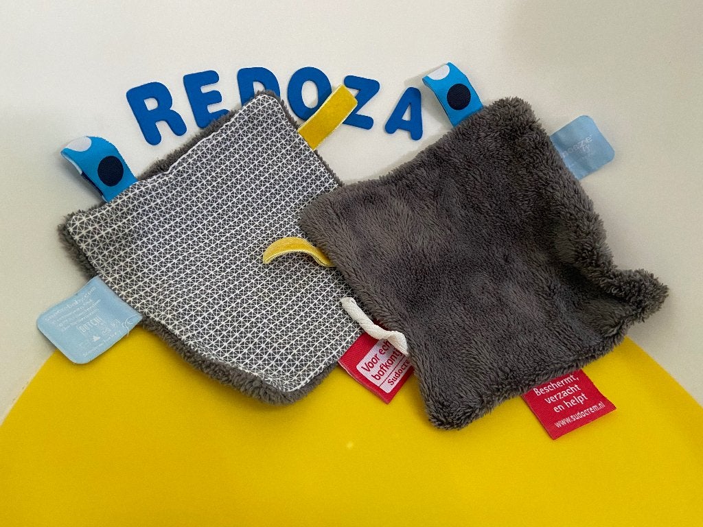 K2524 Snoozebaby snooze baby sudocrem doekje grijs, Kinderen en Baby's, Speelgoed | Knuffels en Pluche, Ophalen of Verzenden, Zo goed als nieuw